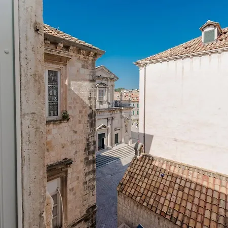 Πανσιόν Eden Old Town 3*